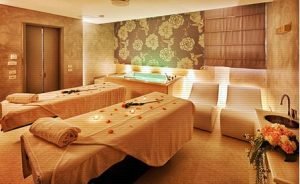 SALONS & SPAS